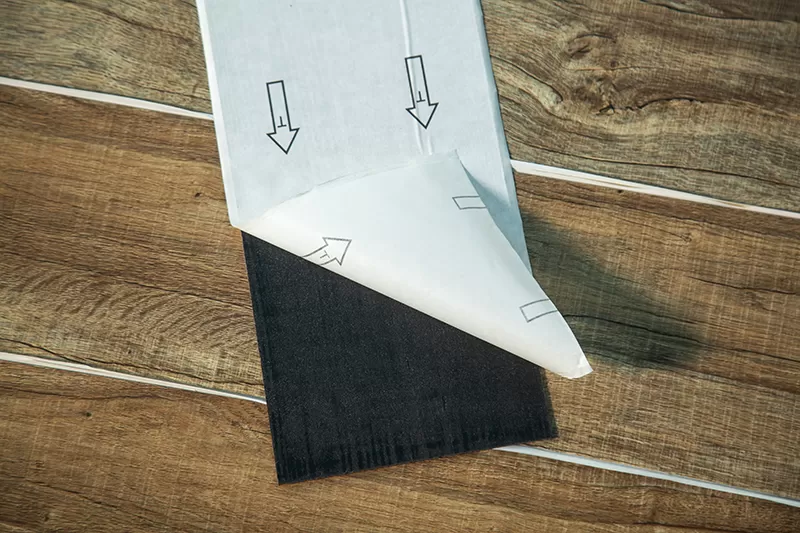 Peel & Stick LVT Flooring（self-adhesive flooring）